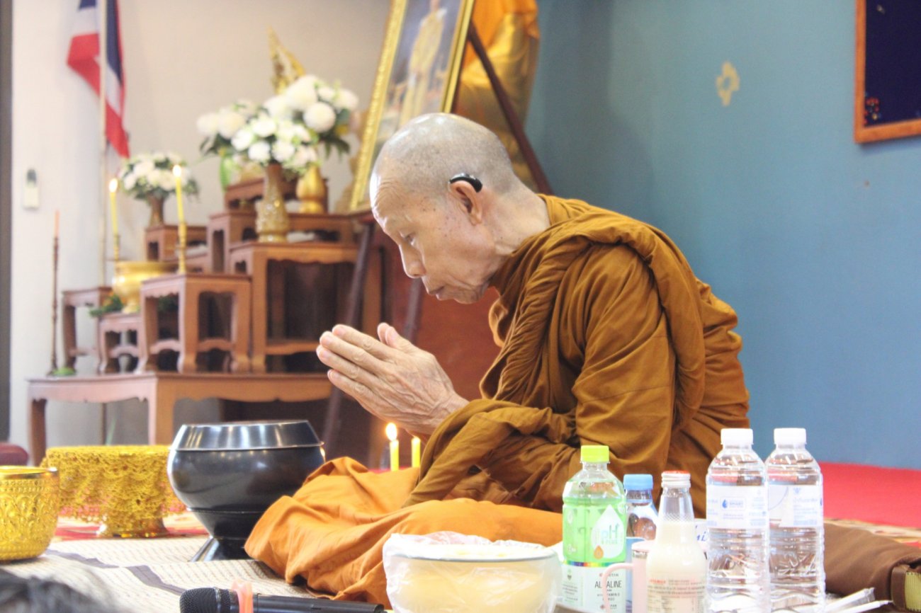 วันที่ 12 กันยายน 2568  เวลา 06.00 น.  ณ อาคารประชุม 1 เทศบาลตำบลนาจารย์ เทศบาลตำบลนาจารย์ นำโดย  นายสมนึก คำรัศมี นายกเทศมนตรีตำบลนาจารย์ พร้อมด้วยคณะผู้บริหาร, ประธานสภาฯ, สมาชิกสภาเทศบาล, ปลัดเทศบาล, รองปลัดเทศบาล, หัวหน้าส่วนราชการ, พนักงานเทศบาล, คณะครูโรงเรียนเทศบาลตำบลนาจารย์, โรงเรียนผู้สูงอายุเทศบาลตำบลนาจารย์,ผู้ใหญ่บ้าน ,ผู้อำนวยการโรงเรียนชุมชนนาจารย์วิทยาพร้อมคณะครู พนักงานจ้าง และประชาชนชาวเทศบาลตำบลนาจารย์ ได้ร่วมกัน #ทำบุญตักบาตรหลวงตาบุญชื่น ปัญญาวุฑโฒ  และร่วมบริจาคปัจจัยเพื่อสมทบทุนสร้าง อาคารคนไข้พิเศษ ขนาด 24 เตียง โรงพยาบาลโพนสวรรค์ จังหวัดนครพนม  ยอดบริจาคครั้งนี้ รวมเป็นจำนวนเงิน 50,000 บาท  ทางเทศบาลตำบลนาจารย์ขออนุโมทนาบุญกับทุกท่าน  ขอผลบุญนี้ส่งผลให้ทุกท่าน  ไม่มีโรคภัย  ปราศจากอุปสรรค  เจริญด้วยโภคทรัพย์  พบแต่ความสุข ความเจริญยิ่ง ๆ ขึ้นไป